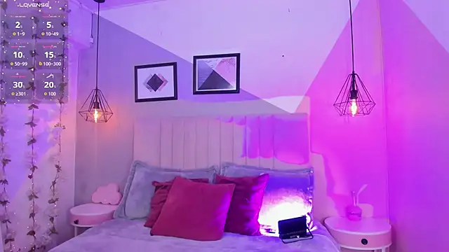 Bella walker  online show from 12.18.25