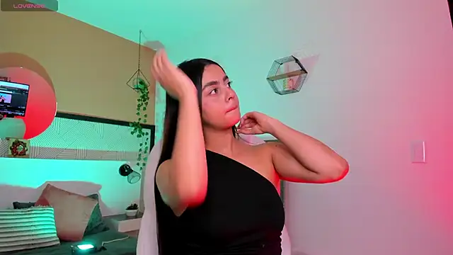 Bella walker  online show from 04.22.26