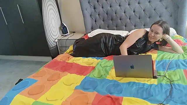 eatmypie69 online show from 04.13.26