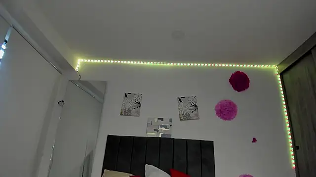 ZahraRose online show from 03.04.25