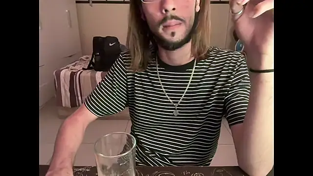 Snapshot of H3llB0Y6 chatting on 01.15.26 H3llB0Y6 online show from 01.15.26