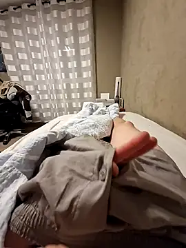 Snapshot of DerechteJunge chatting on 02.22.25 DerechteJunge online show from 02.22.25