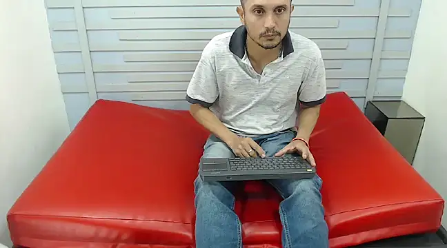 Snapshot of JhonTorres018 chatting on 02.25.25 JhonTorres018 online show from 02.25.25