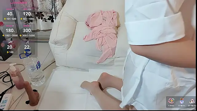 Snapshot of xiaoxiaoyu- chatting on 09.27.25 xiaoxiaoyu- online show from 09.27.25