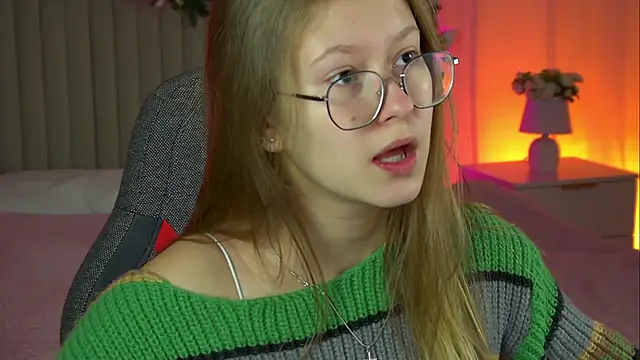 EveMundie online show from 10.17.25