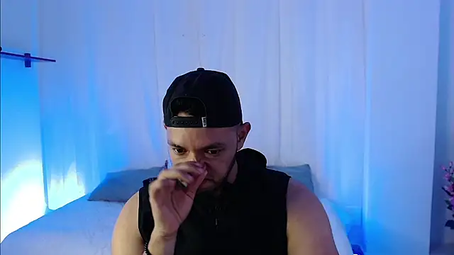 Snapshot of Double_R12 chatting on 03.12.25 Double R12 online show from 03.12.25