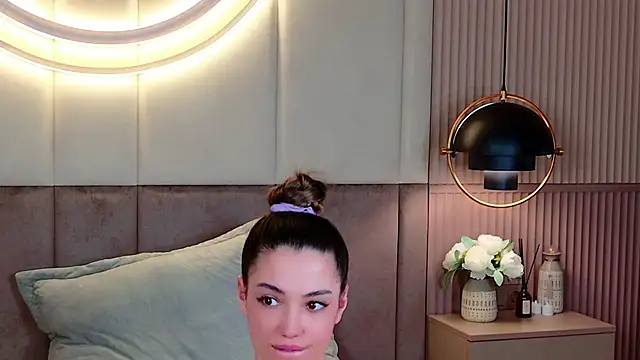 Snapshot of Alice_Deleon chatting on 02.20.25 Alice Deleon online show from 02.20.25