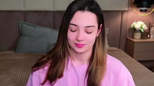 Snapshot of Alice_Deleon chatting on 02.20.25 Alice Deleon online show from 02.20.25