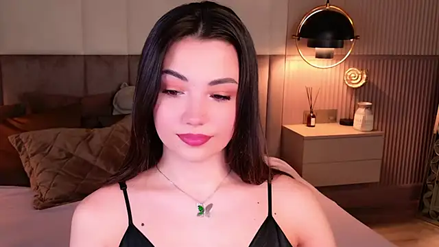 Snapshot of Alice_Deleon chatting on 10.16.25 Alice Deleon online show from 10.16.25