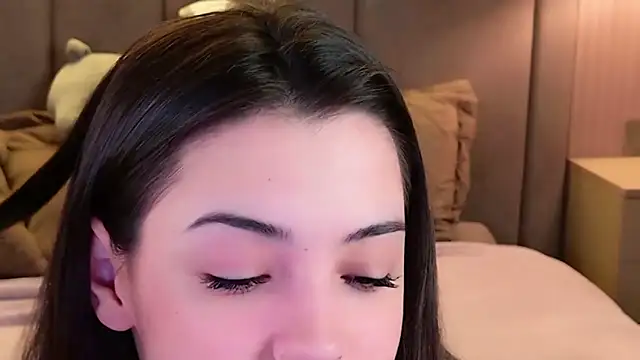 Snapshot of Alice_Deleon chatting on 11.08.25 Alice Deleon online show from 11.08.25