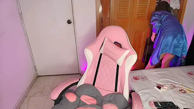 Snapshot of Peach_Rose_ chatting on 11.27.25 Peach Rose online show from 11.27.25