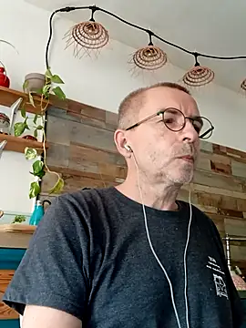 Snapshot of Xavspank2 chatting on 09.10.25 Xavspank2 online show from 09.10.25