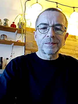 Snapshot of Xavspank2 chatting on 12.03.25 Xavspank2 online show from 12.03.25