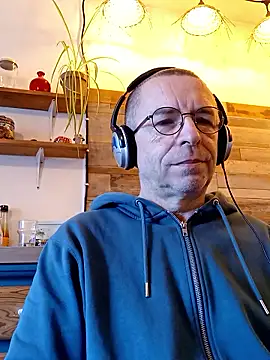 Snapshot of Xavspank2 chatting on 01.06.26 Xavspank2 online show from 01.06.26