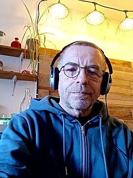 Snapshot of Xavspank2 chatting on 01.10.26 Xavspank2 online show from 01.10.26