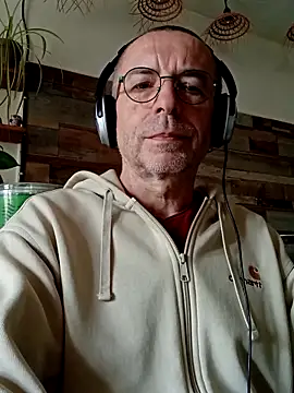 Snapshot of Xavspank2 chatting on 04.13.26 Xavspank2 online show from 04.13.26