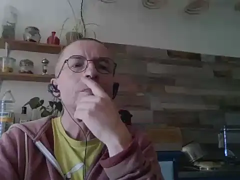 Snapshot of Xavspank2 chatting on 04.15.26 Xavspank2 online show from 04.15.26