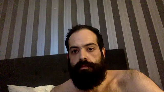 Snapshot of guccititi chatting on 09.29.25 guccititi online show from 09.29.25