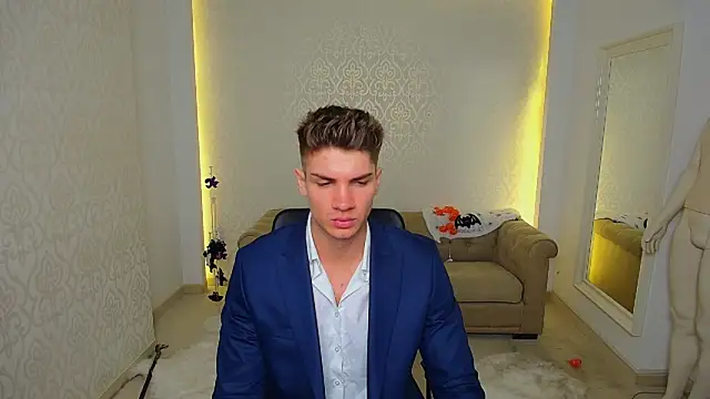 MaxKaiden online show from 10.30.25