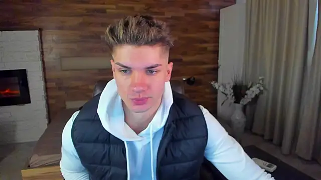 MaxKaiden online show from 03.13.26