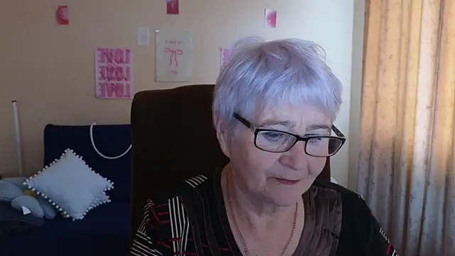 Sandra Snowflake online show from 05.15.26