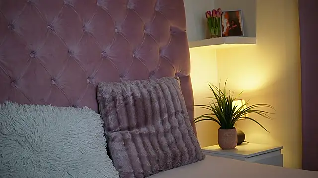 MaiaMini online show from 09.09.25