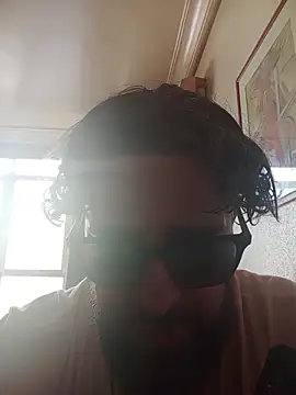 Snapshot of serpensy chatting on 09.26.25 serpensy online show from 09.26.25