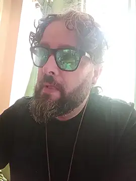 Snapshot of serpensy chatting on 10.04.25 serpensy online show from 10.04.25