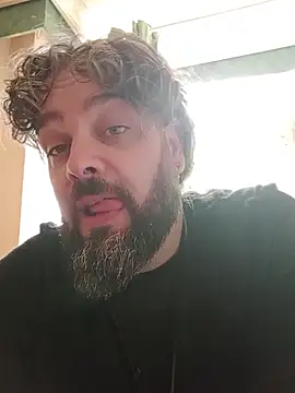 Snapshot of serpensy chatting on 10.12.25 serpensy online show from 10.12.25