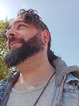 Snapshot of serpensy chatting on 10.14.25 serpensy online show from 10.14.25