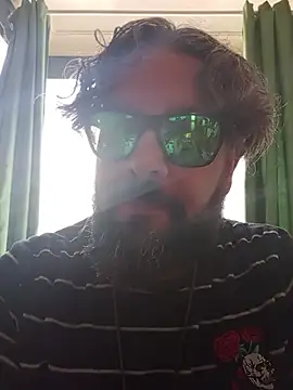 Snapshot of serpensy chatting on 10.19.25 serpensy online show from 10.19.25