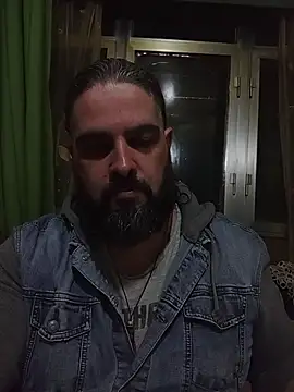 Snapshot of serpensy chatting on 10.26.25 serpensy online show from 10.26.25