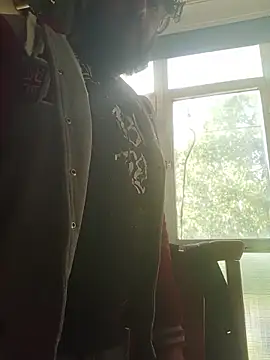 Snapshot of serpensy chatting on 11.17.25 serpensy online show from 11.17.25