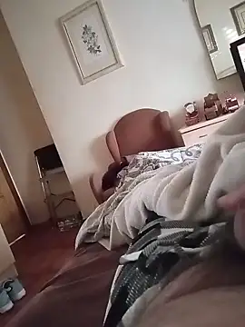 Snapshot of serpensy chatting on 11.18.25 serpensy online show from 11.18.25