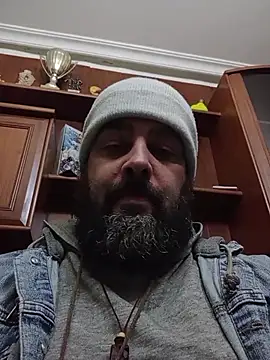 Snapshot of serpensy chatting on 12.17.25 serpensy online show from 12.17.25