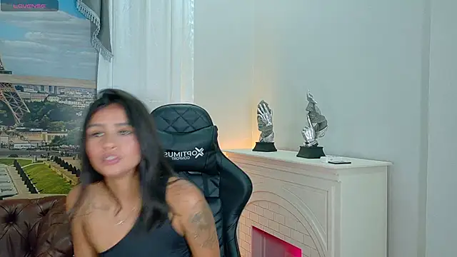 Snapshot of katia_foxxx_ chatting on 06.11.26 katia foxxx online show from 06.11.26