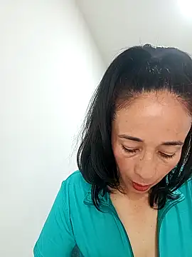 Snapshot of Coeur_de_luxure chatting on 02.16.26 Coeur de luxure online show from 02.16.26