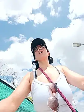 Snapshot of Coeur_de_luxure chatting on 02.22.26 Coeur de luxure online show from 02.22.26