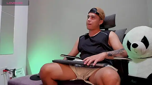 Snapshot of mattiwsmorris_ chatting on 10.24.25 mattiwsmorris online show from 10.24.25