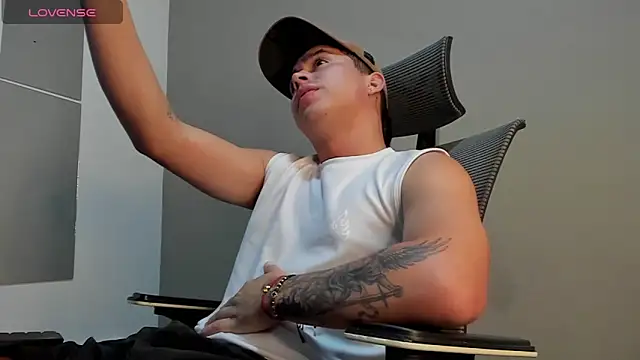 Snapshot of mattiwsmorris_ chatting on 12.02.25 mattiwsmorris online show from 12.02.25