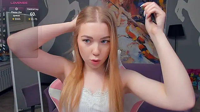 Snapshot of FloraBonde chatting on 11.02.25 FloraBonde online show from 11.02.25