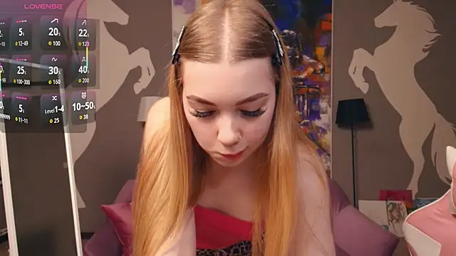 Snapshot of FloraBonde chatting on 11.21.25 FloraBonde online show from 11.21.25