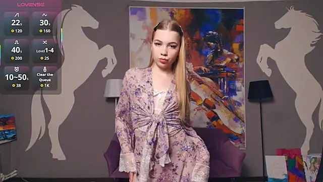 Snapshot of FloraBonde chatting on 11.30.25 FloraBonde online show from 11.30.25