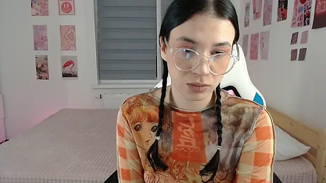 Snapshot of Karina_Hendrick chatting on 03.11.25 Karina Hendrick online show from 03.11.25