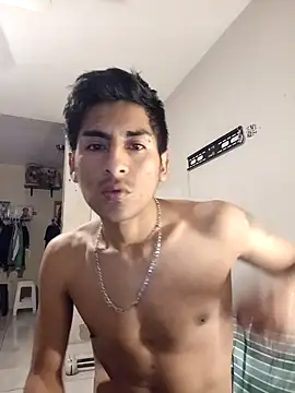 Snapshot of LeonRoots chatting on 09.09.25 LeonRoots online show from 09.09.25