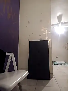 Snapshot of LeonRoots chatting on 10.29.25 LeonRoots online show from 10.29.25