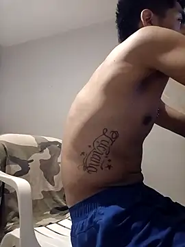 Snapshot of LeonRoots chatting on 11.05.25 LeonRoots online show from 11.05.25