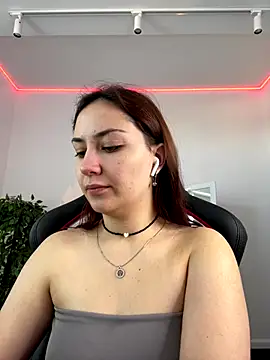 Snapshot of AshleySkott_ chatting on 10.21.25 AshleySkott online show from 10.21.25