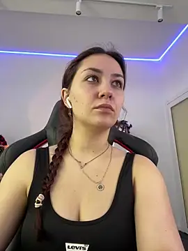 Snapshot of AshleySkott_ chatting on 10.28.25 AshleySkott online show from 10.28.25