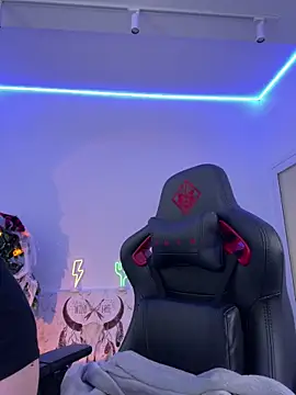 Snapshot of AshleySkott_ chatting on 10.30.25 AshleySkott online show from 10.30.25